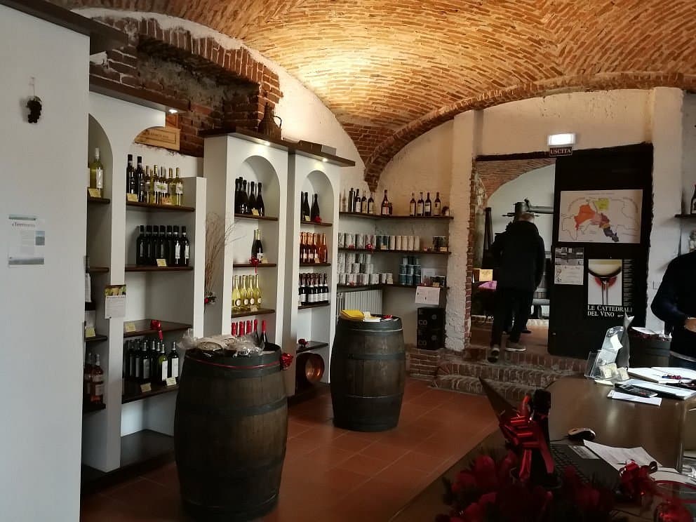 “I Giovedì dell’Enoteca”, viaggio tra i vini