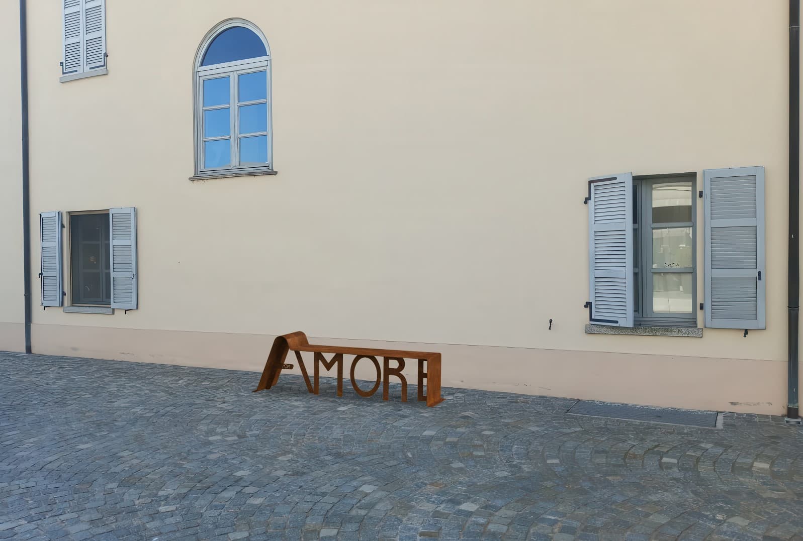 L'Amore arriva in piazza Paolotti